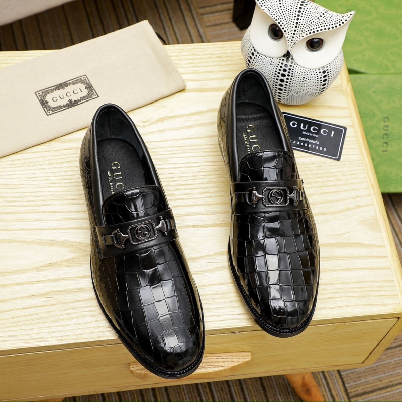 G*u*i leather shoes